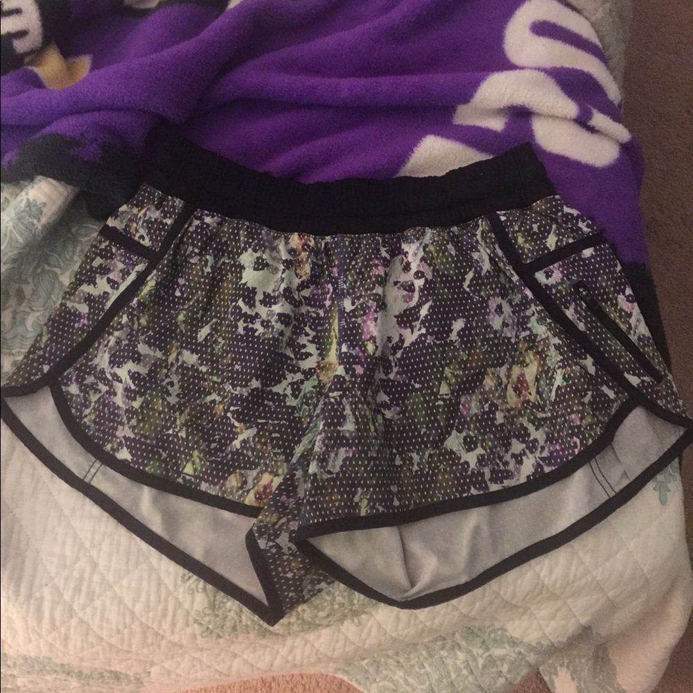 Lululemon tracker shorts